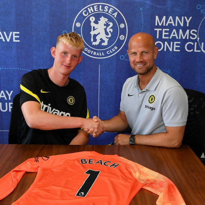 EDDIE BEACH SIGNS PRO CONTRACT WITH CHELSEA FC 